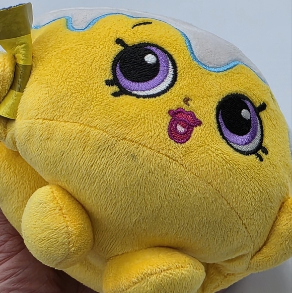 Shopkins Cindy Bon Cinnamon Bun Plush - Picture 6 of 8